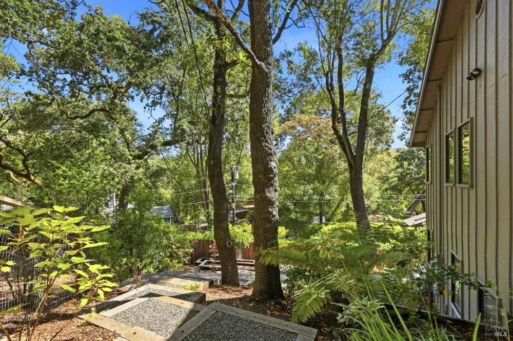 905 Robertson Road Glen Ellen, CA 95442