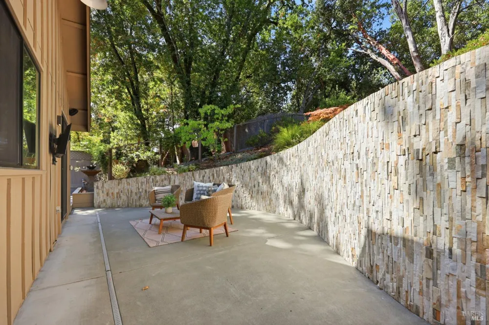 905 Robertson Road Glen Ellen, CA 95442