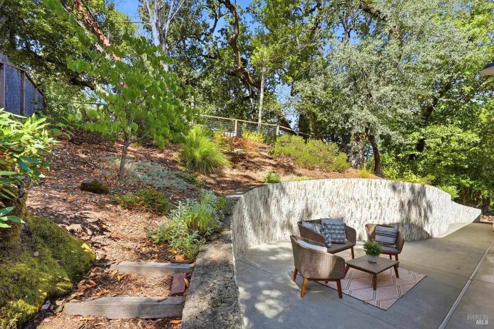 905 Robertson Road Glen Ellen, CA 95442