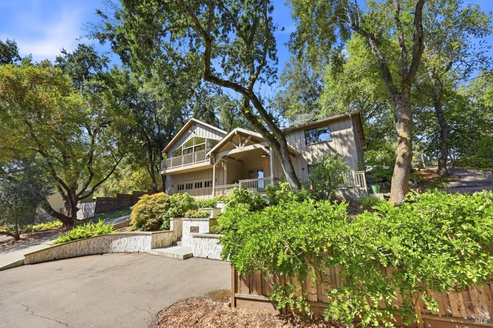 905 Robertson Road Glen Ellen, CA 95442