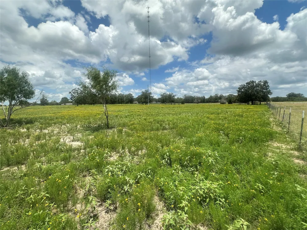 3351 W I-10 Frontage Road Flatonia, TX 78941