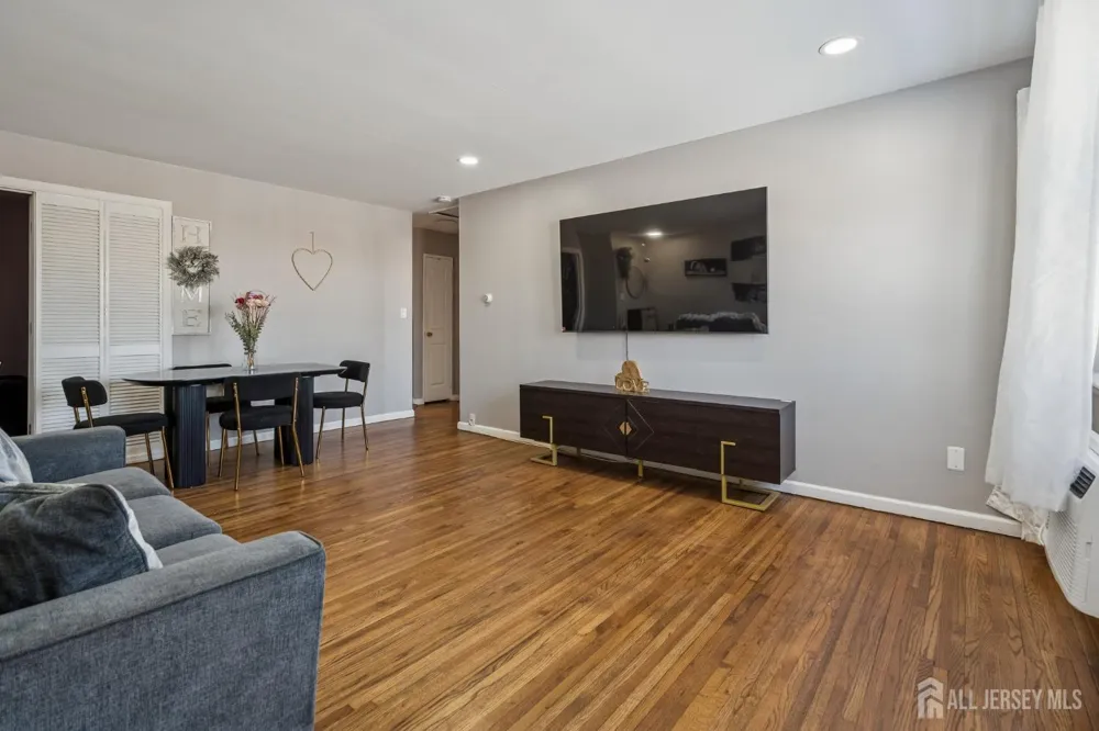 43 Gramercy Gardens #B Middlesex, NJ 08846
