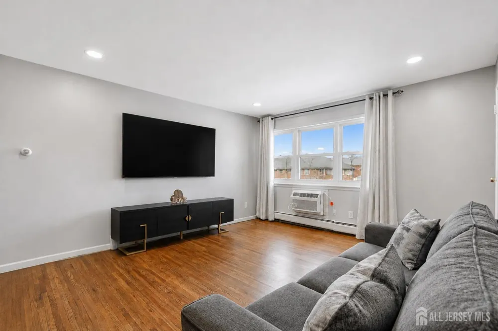 43 Gramercy Gardens #B Middlesex, NJ 08846
