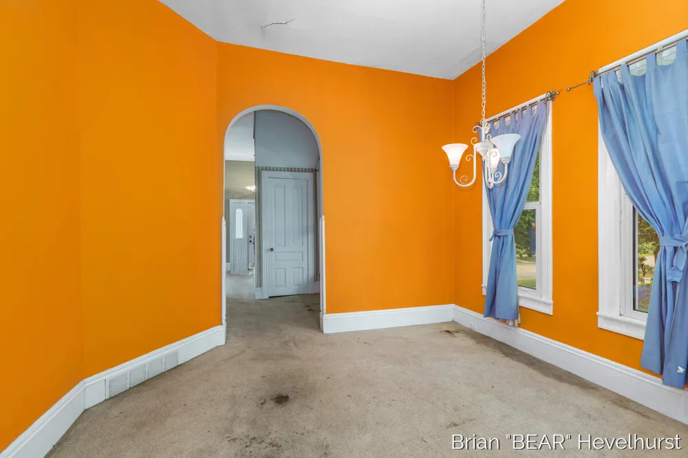 827 Fairview Avenue NE Grand Rapids, MI 49503