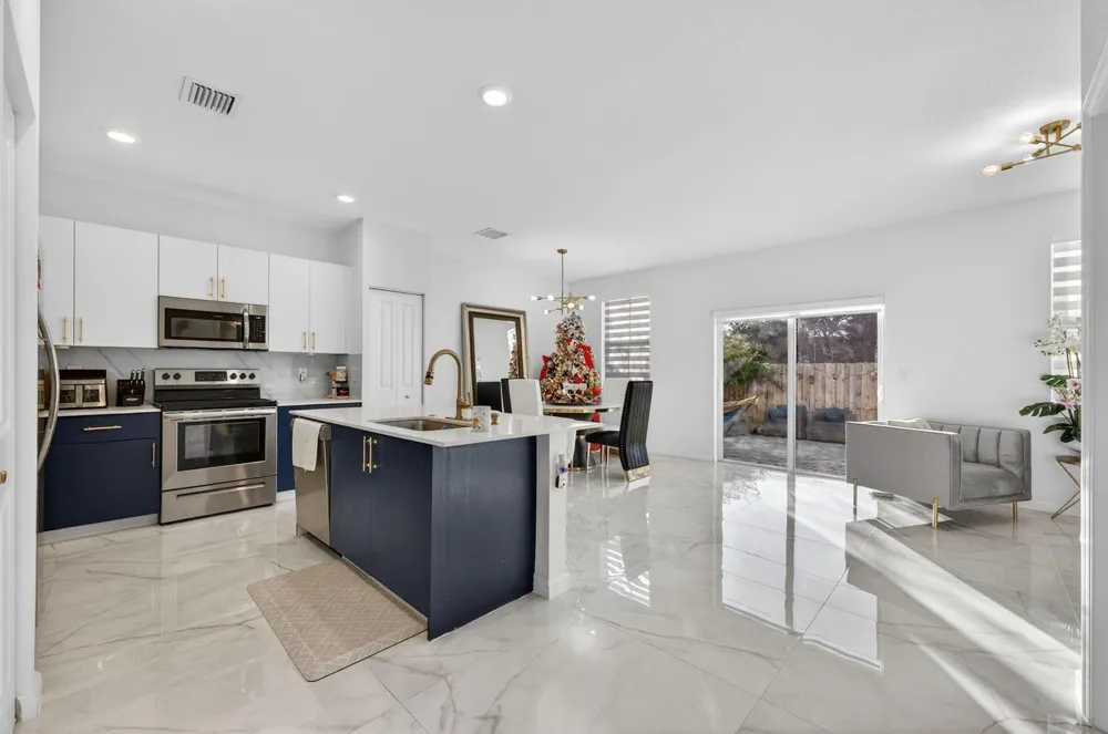 4668 NW 120th Way Coral Springs, FL 33076
