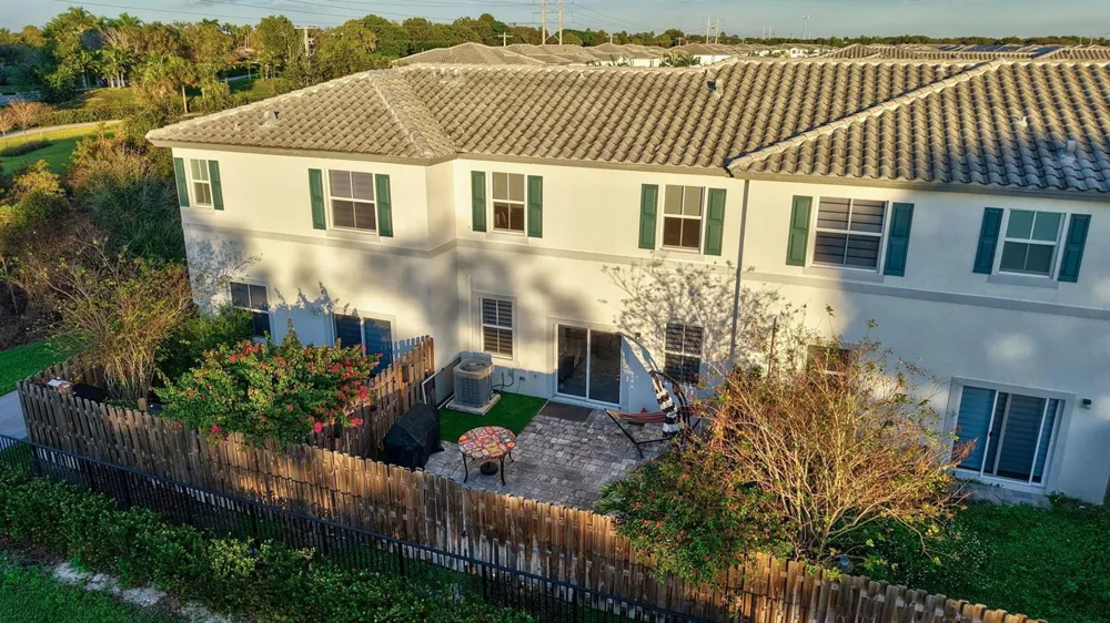 4668 NW 120th Way Coral Springs, FL 33076