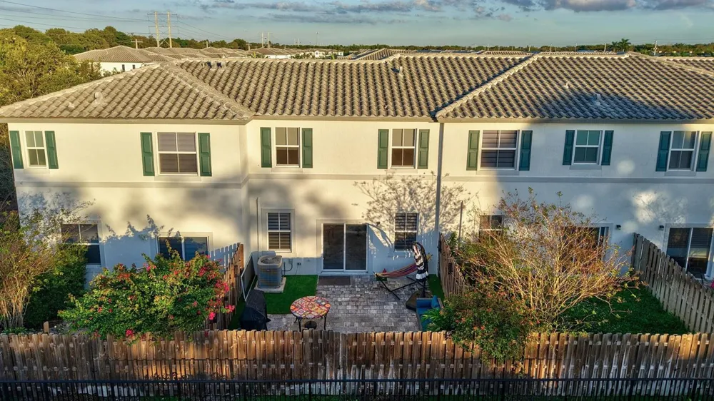 4668 NW 120th Way Coral Springs, FL 33076