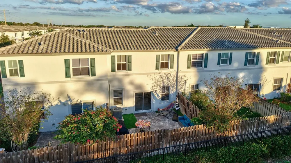 4668 NW 120th Way Coral Springs, FL 33076