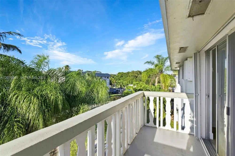 15205 NE 6th Ave #D305 Miami, FL 33162