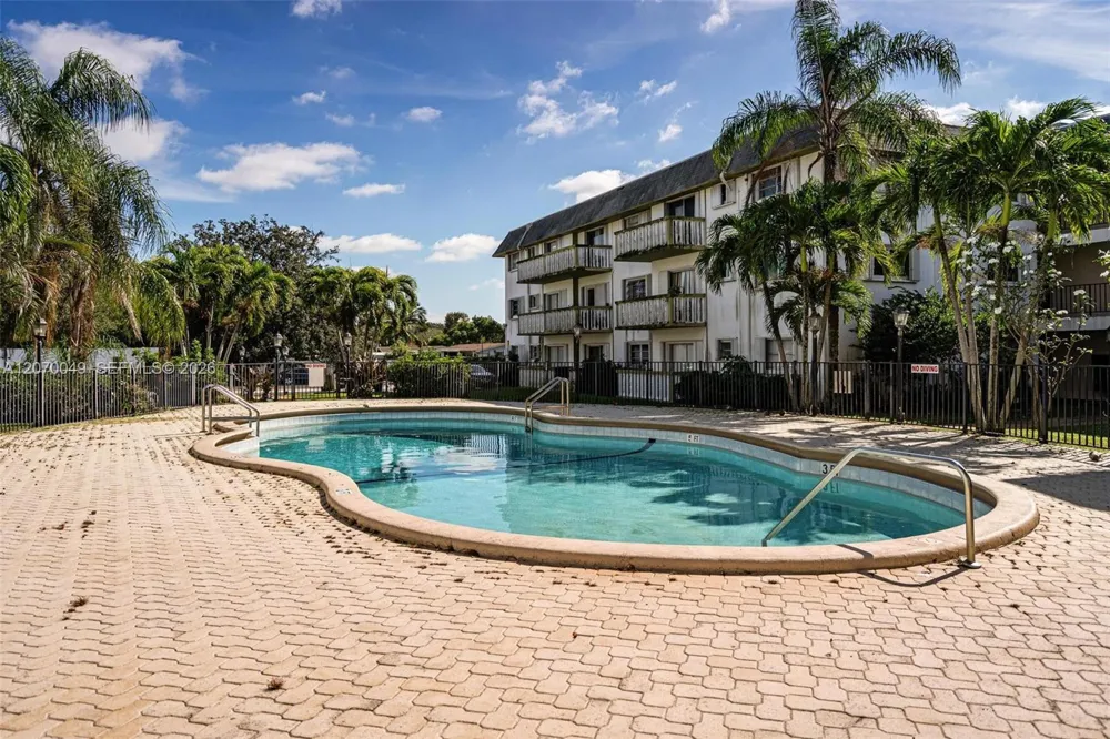 15205 NE 6th Ave #D305 Miami, FL 33162
