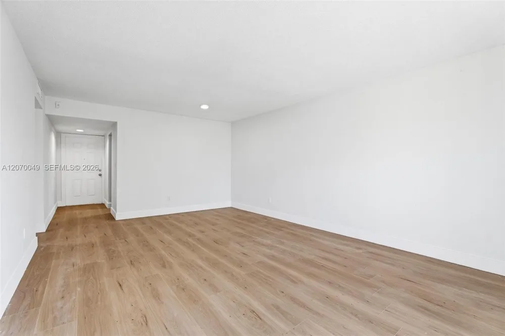 15205 NE 6th Ave #D305 Miami, FL 33162
