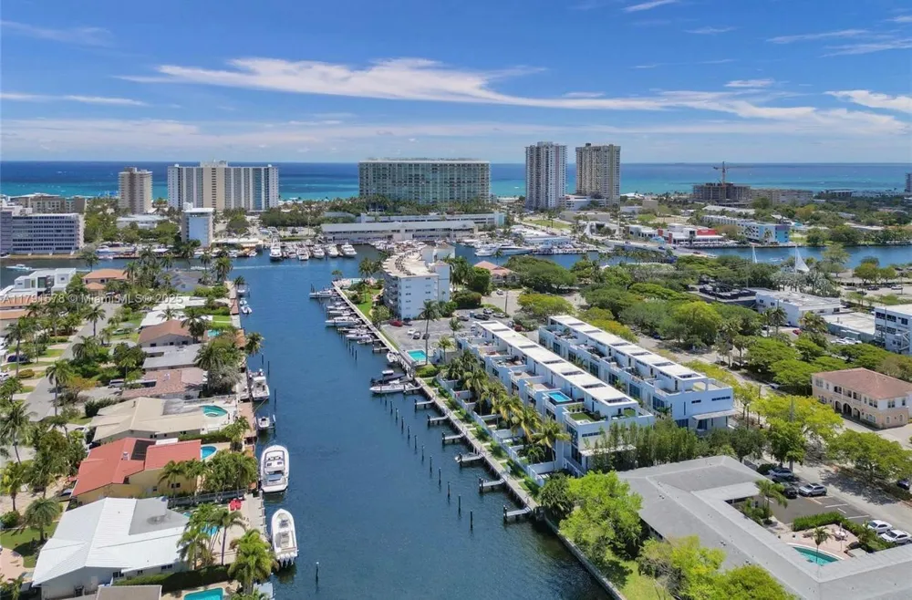 2743 NE 1ST STREET Pompano Beach, FL 33062
