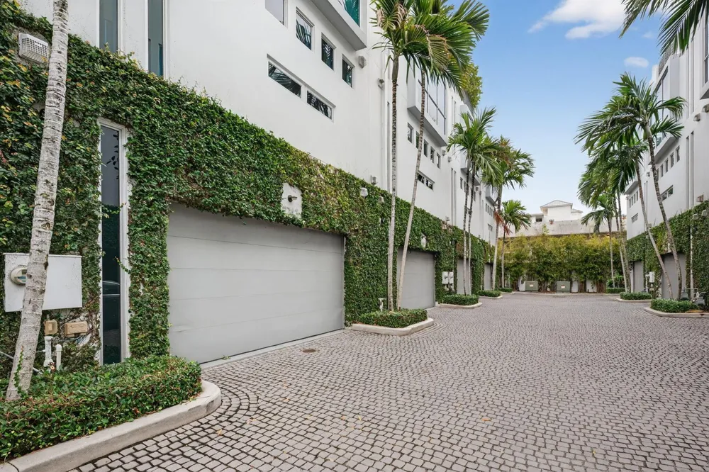 2743 NE 1ST STREET Pompano Beach, FL 33062
