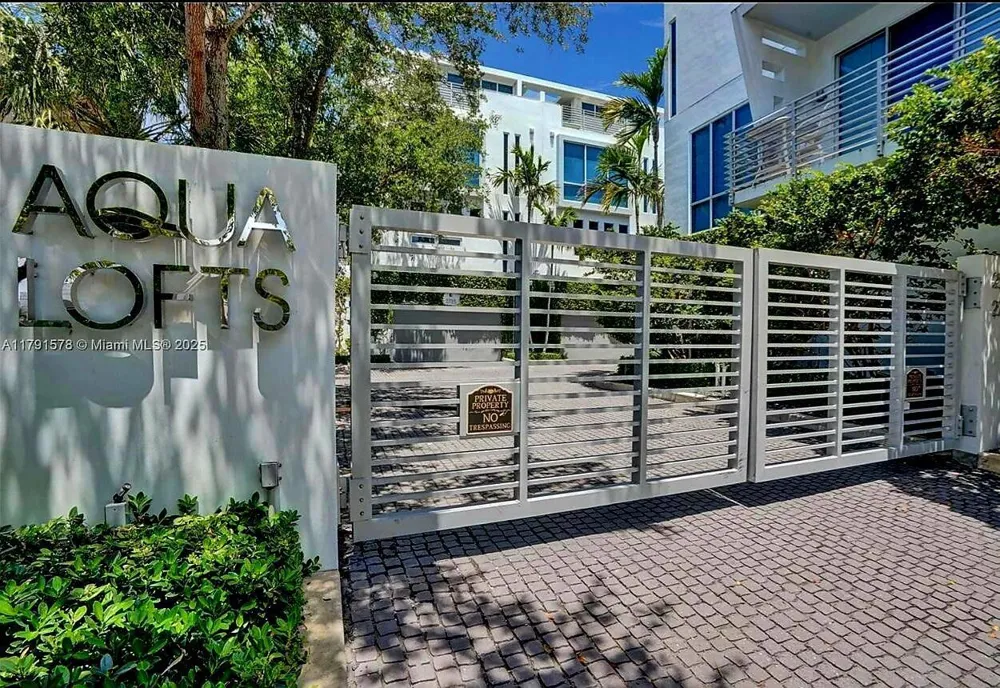2743 NE 1ST STREET Pompano Beach, FL 33062
