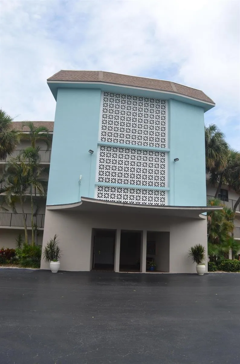 2424 FEDERAL Highway #309 Boynton Beach, FL 33435