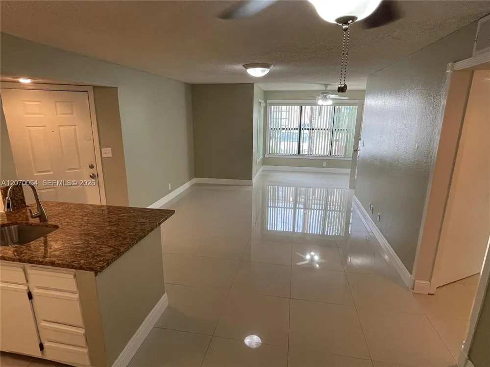 2826 S University Dr #3101 Davie, FL 33328