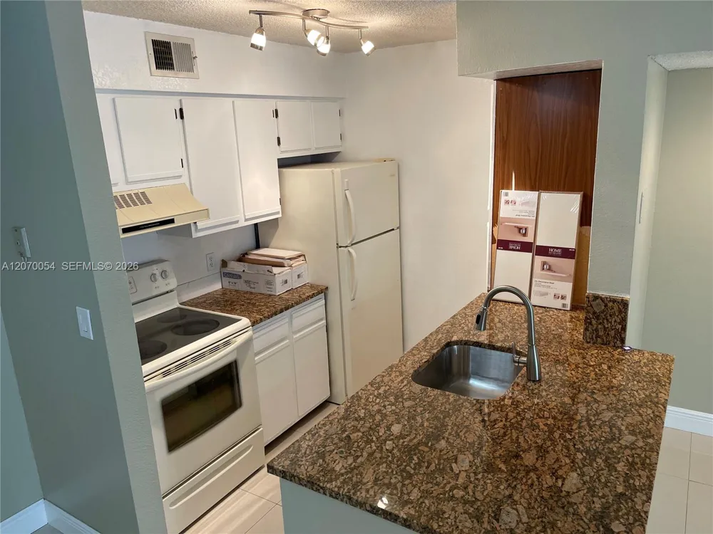 2826 S University Dr #3101 Davie, FL 33328