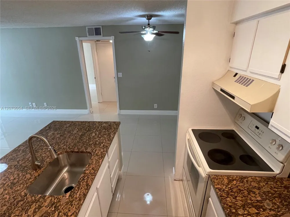 2826 S University Dr #3101 Davie, FL 33328