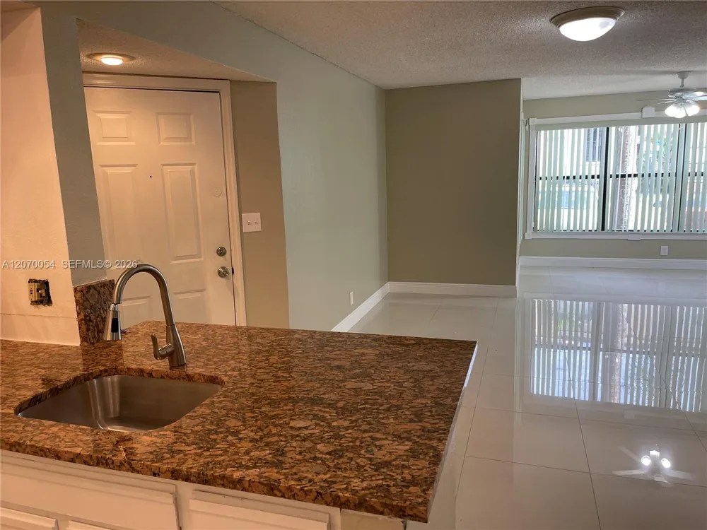 2826 S University Dr #3101 Davie, FL 33328