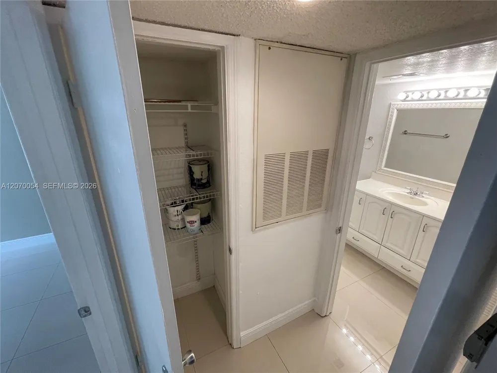 2826 S University Dr #3101 Davie, FL 33328