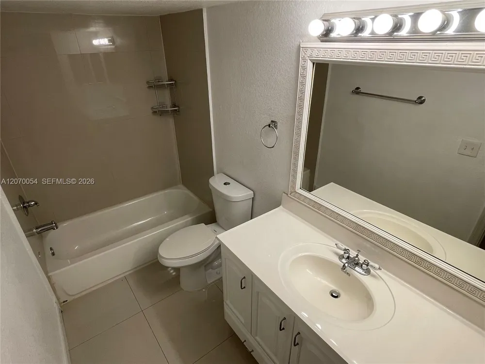 2826 S University Dr #3101 Davie, FL 33328