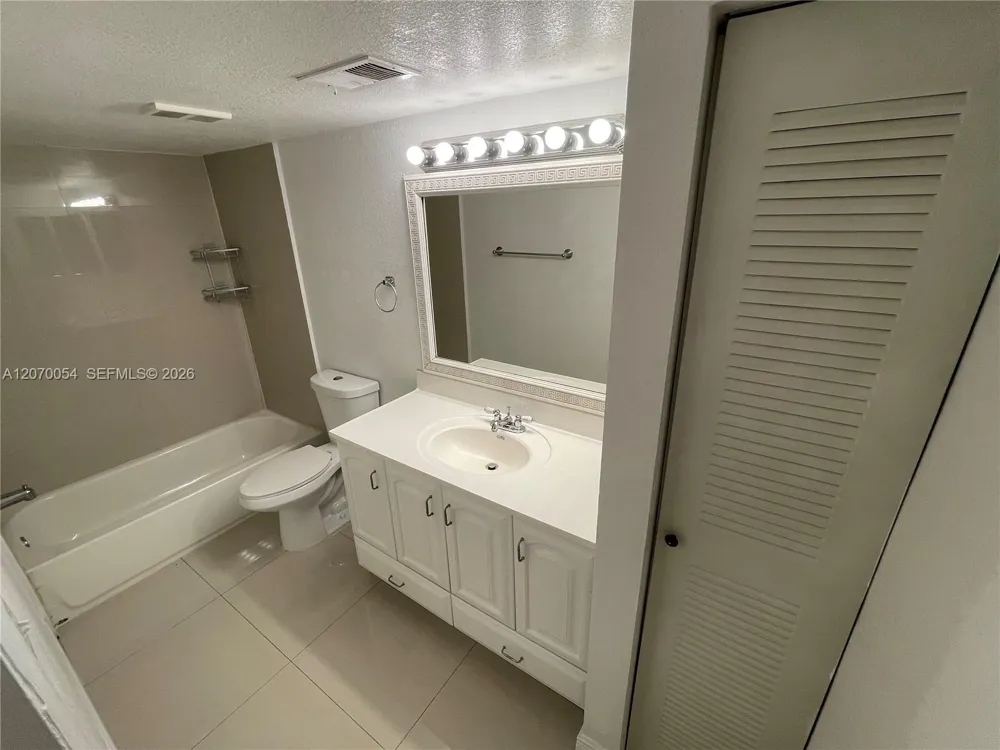 2826 S University Dr #3101 Davie, FL 33328