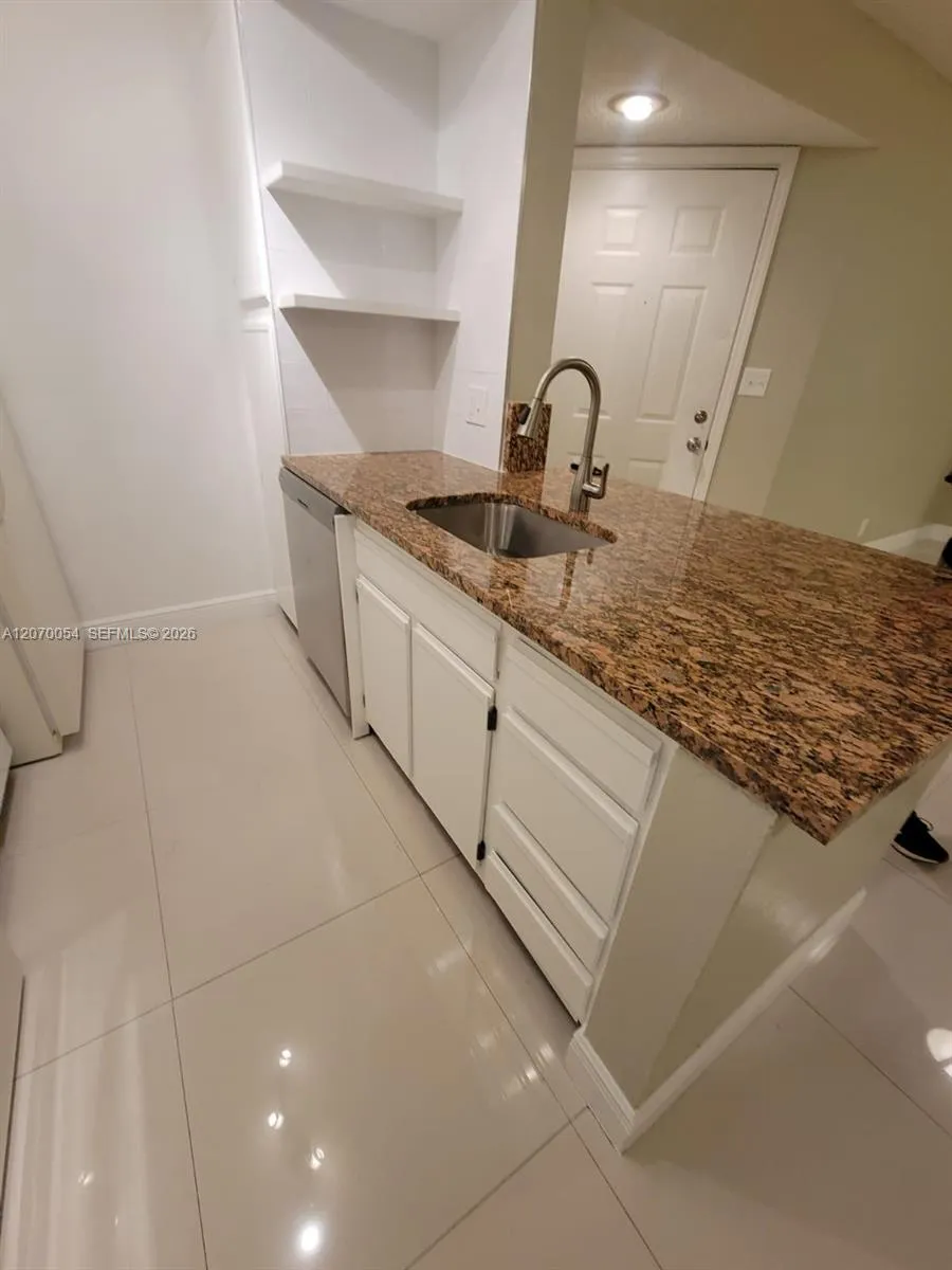 2826 S University Dr #3101 Davie, FL 33328