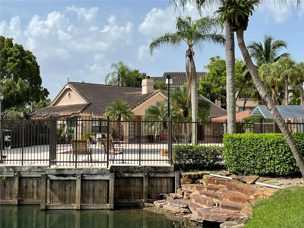 2826 S University Dr #3101 Davie, FL 33328