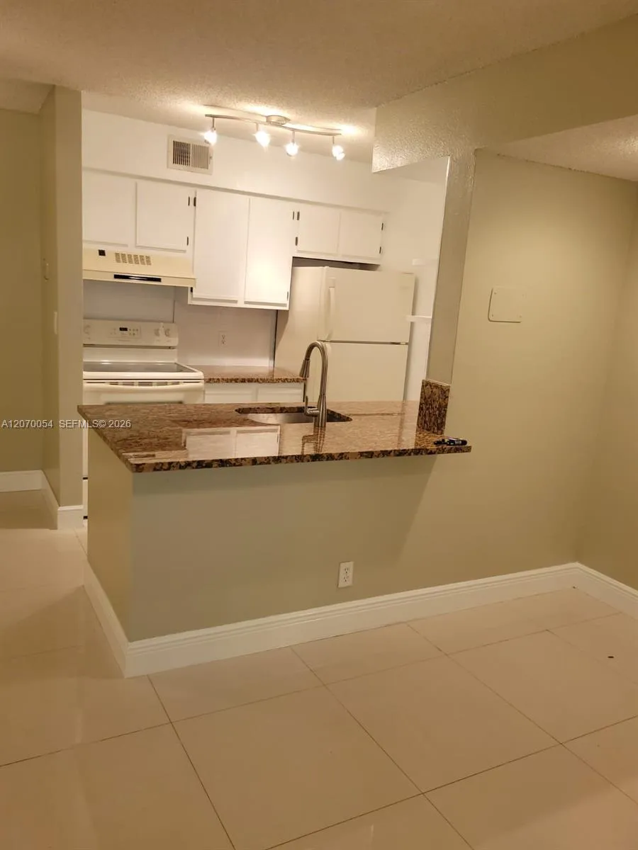 2826 S University Dr #3101 Davie, FL 33328