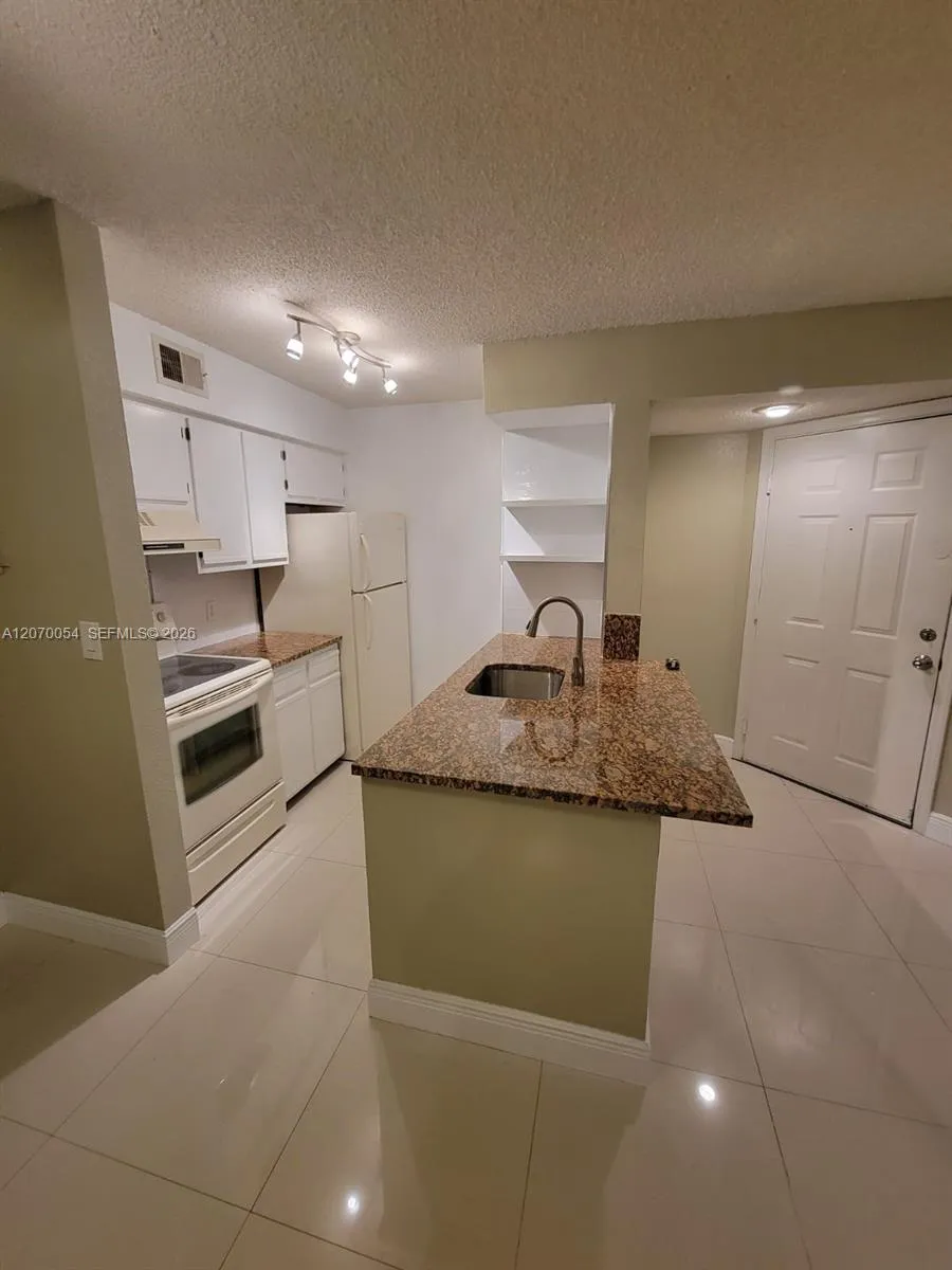 2826 S University Dr #3101 Davie, FL 33328