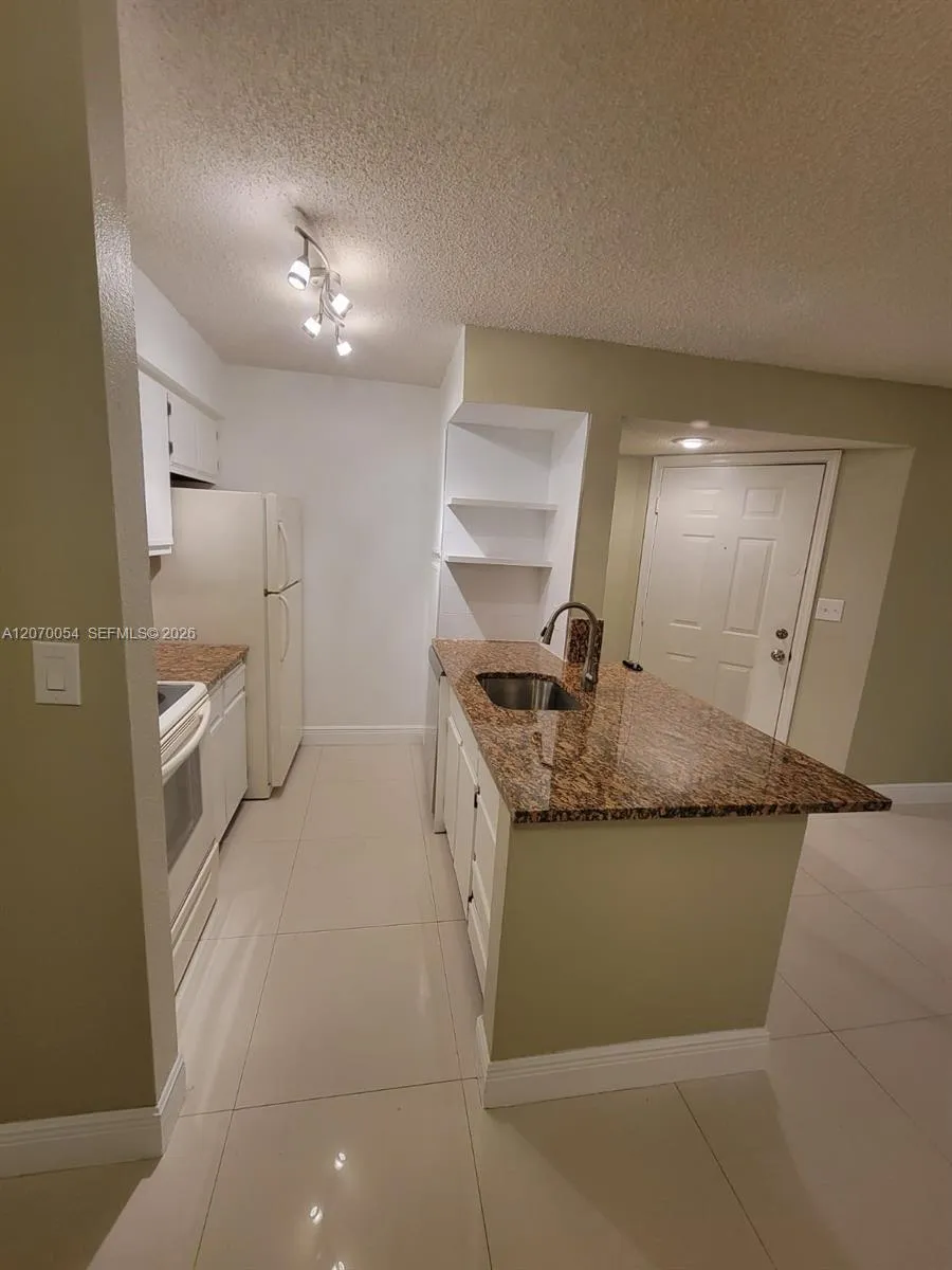 2826 S University Dr #3101 Davie, FL 33328