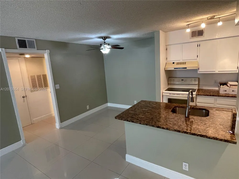 2826 S University Dr #3101 Davie, FL 33328