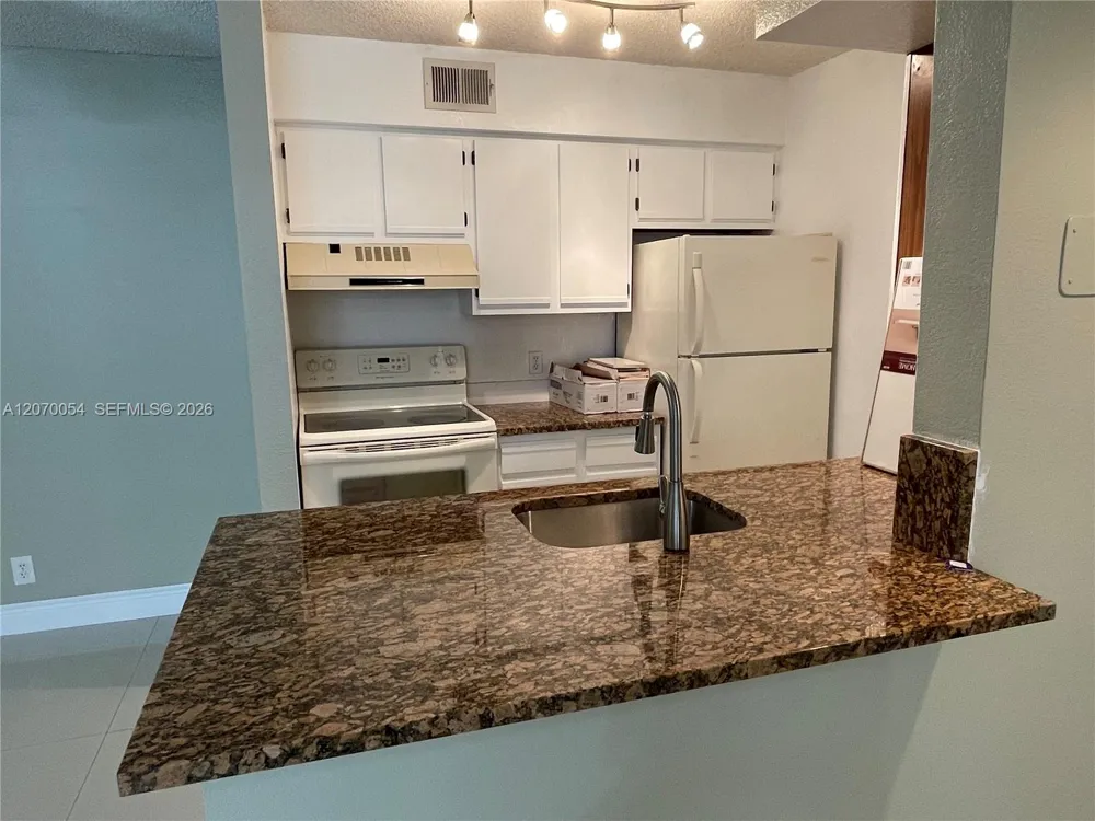 2826 S University Dr #3101 Davie, FL 33328