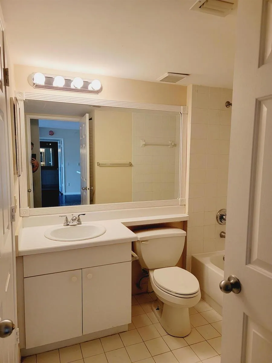 2640 S University Drive #222 Davie, FL 33328