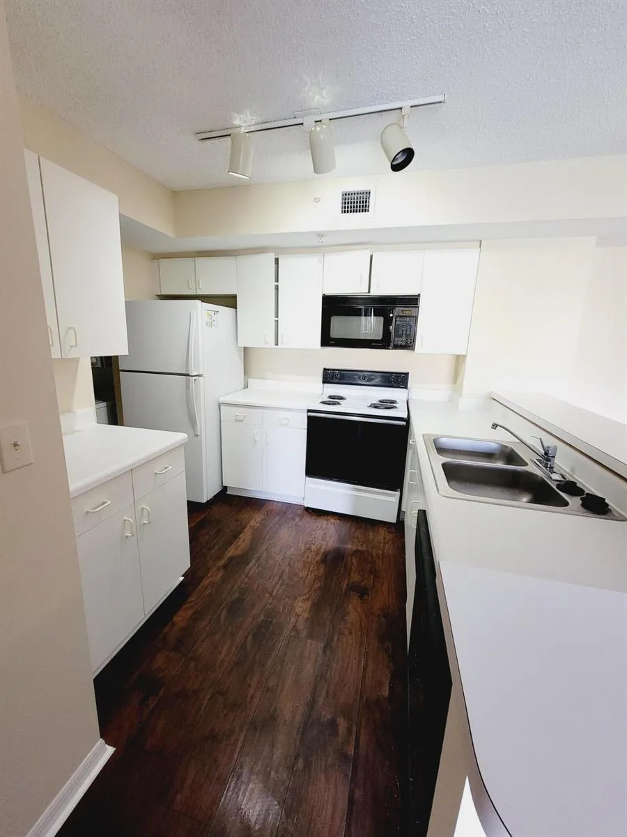2640 S University Drive #222 Davie, FL 33328