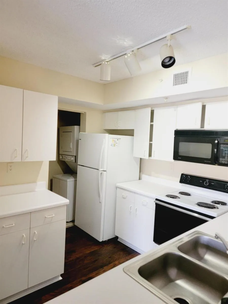2640 S University Drive #222 Davie, FL 33328