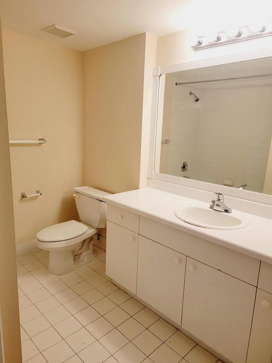 2640 S University Drive #222 Davie, FL 33328
