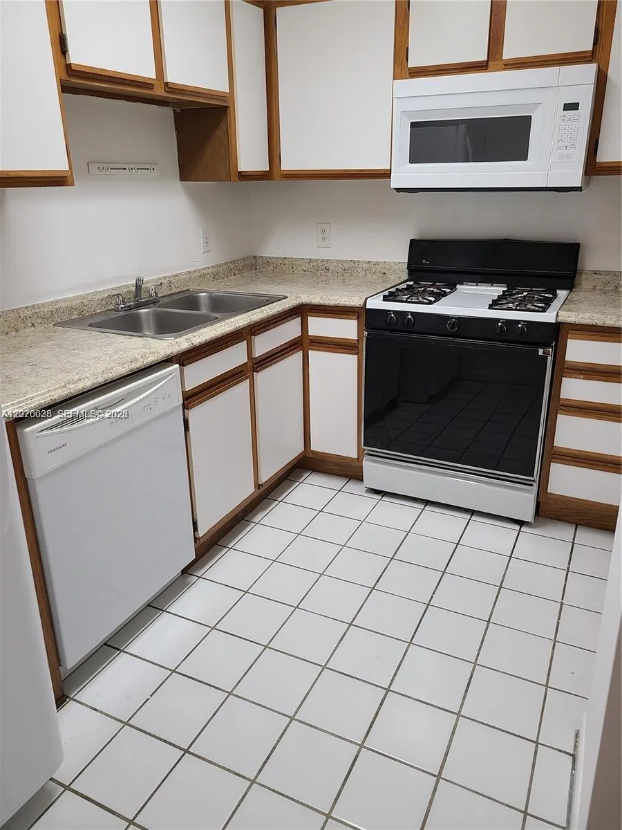 15325 SW 106th Ter #606 Miami, FL 33196