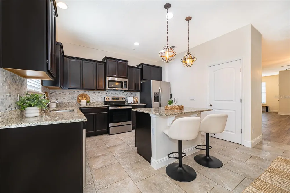 10061 TOWN LAKE DRIVE Orlando, FL 32832
