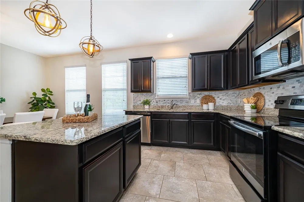 10061 TOWN LAKE DRIVE Orlando, FL 32832