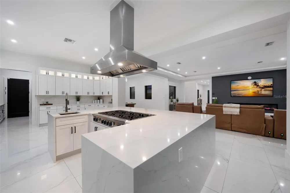 20307 74TH AVENUE E Bradenton, FL 34202