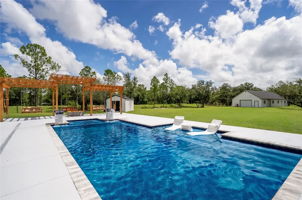 20307 74TH AVENUE E Bradenton, FL 34202