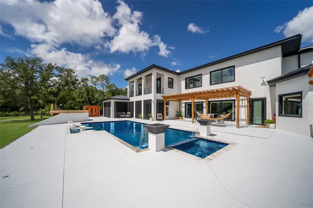 20307 74TH AVENUE E Bradenton, FL 34202