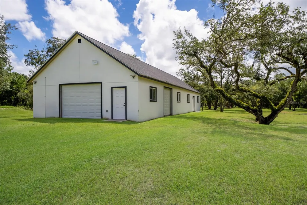 20307 74TH AVENUE E Bradenton, FL 34202