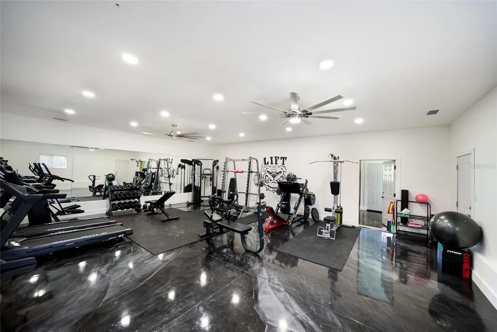 20307 74TH AVENUE E Bradenton, FL 34202