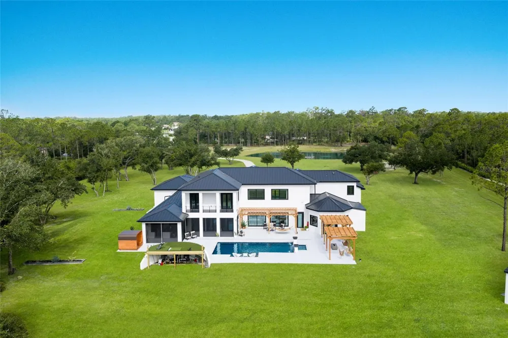20307 74TH AVENUE E Bradenton, FL 34202