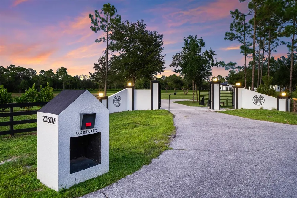 20307 74TH AVENUE E Bradenton, FL 34202