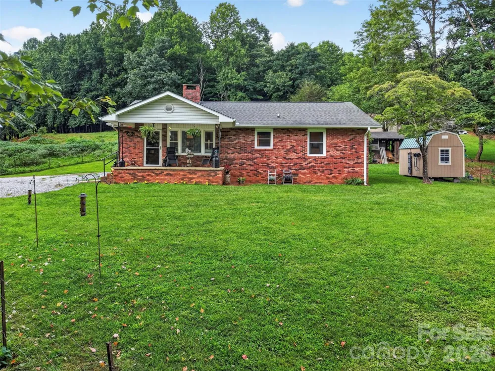 3702 Cabin Creek Road Zirconia, NC 28790