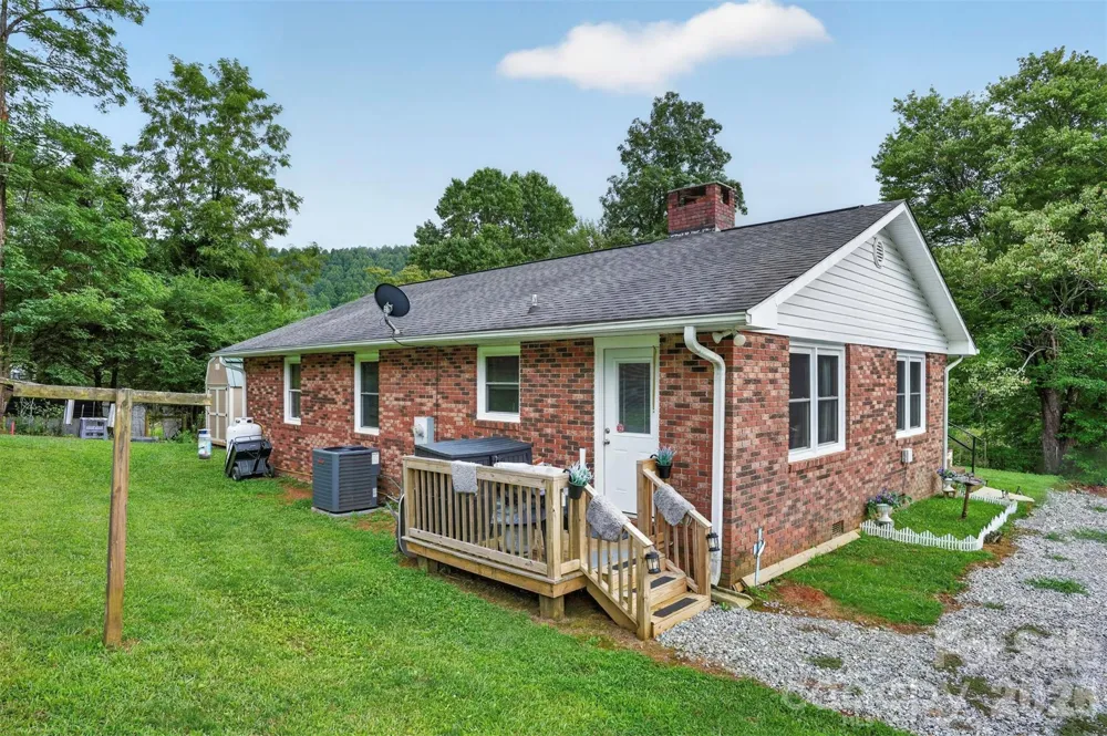 3702 Cabin Creek Road Zirconia, NC 28790