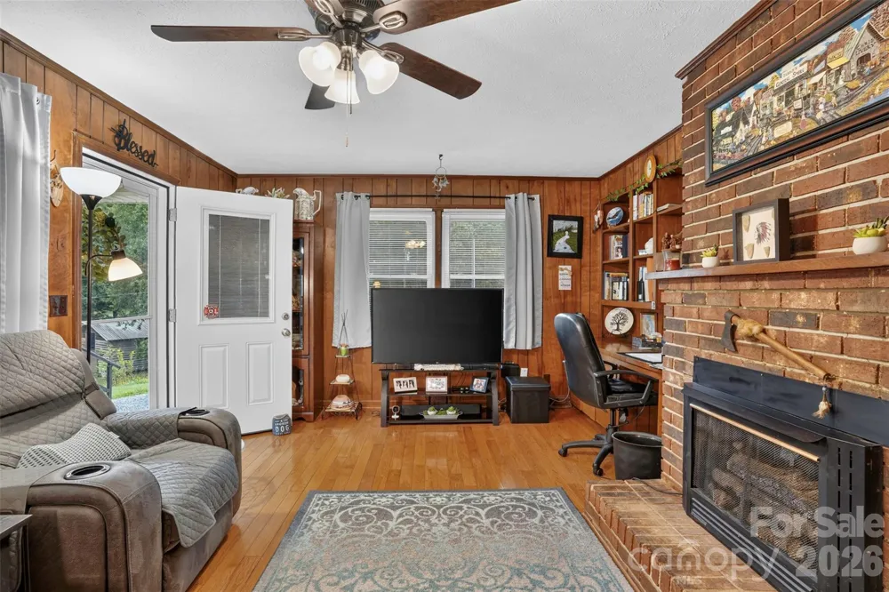3702 Cabin Creek Road Zirconia, NC 28790